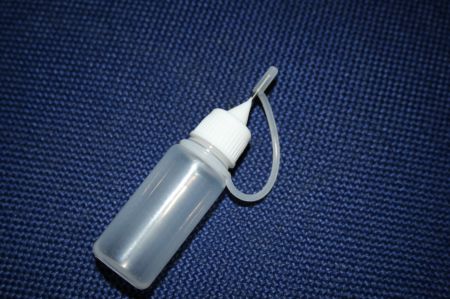 10 ml Nadelflasche Rundflasche mit aufschraubbarem Nadelverschluß weiß