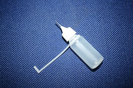 10 ml Nadelflasche Rundflasche mit aufschraubbarem Nadelverschluß weiß
