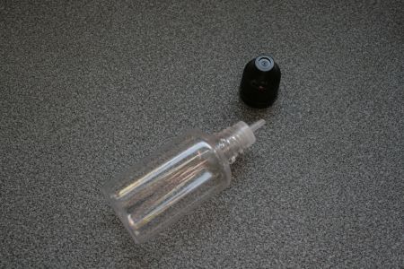 1 PET Flasche 30 ml mit Slim Aufsatz und kindersicherem Verschluss schwarz