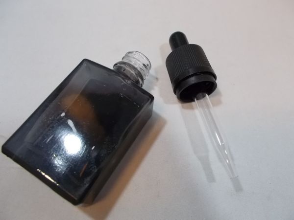 schwarze Glasflasche eckig 30ml mit Pipette