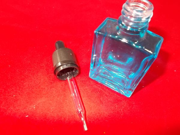 blaue Glasflasche eckig 30ml mit Pipette