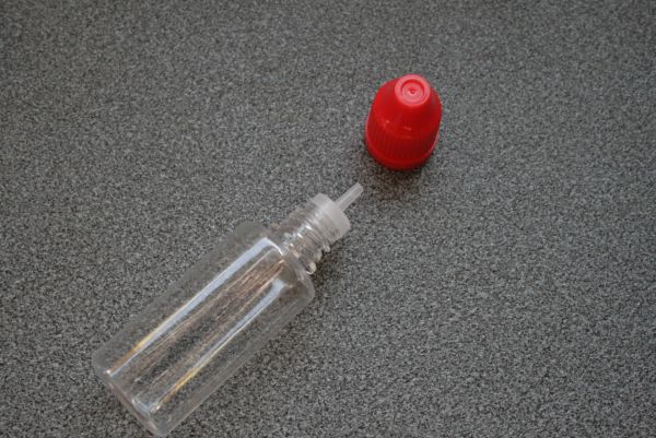 1 PET Flasche 20 ml mit Slim Aufsatz und kindersicherem Verschluss rot